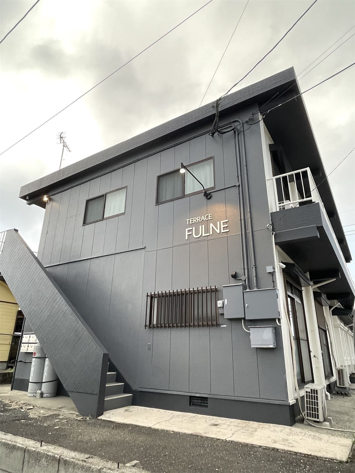 TERRACE FULNE（鹿屋市 寿）の昼の外観
