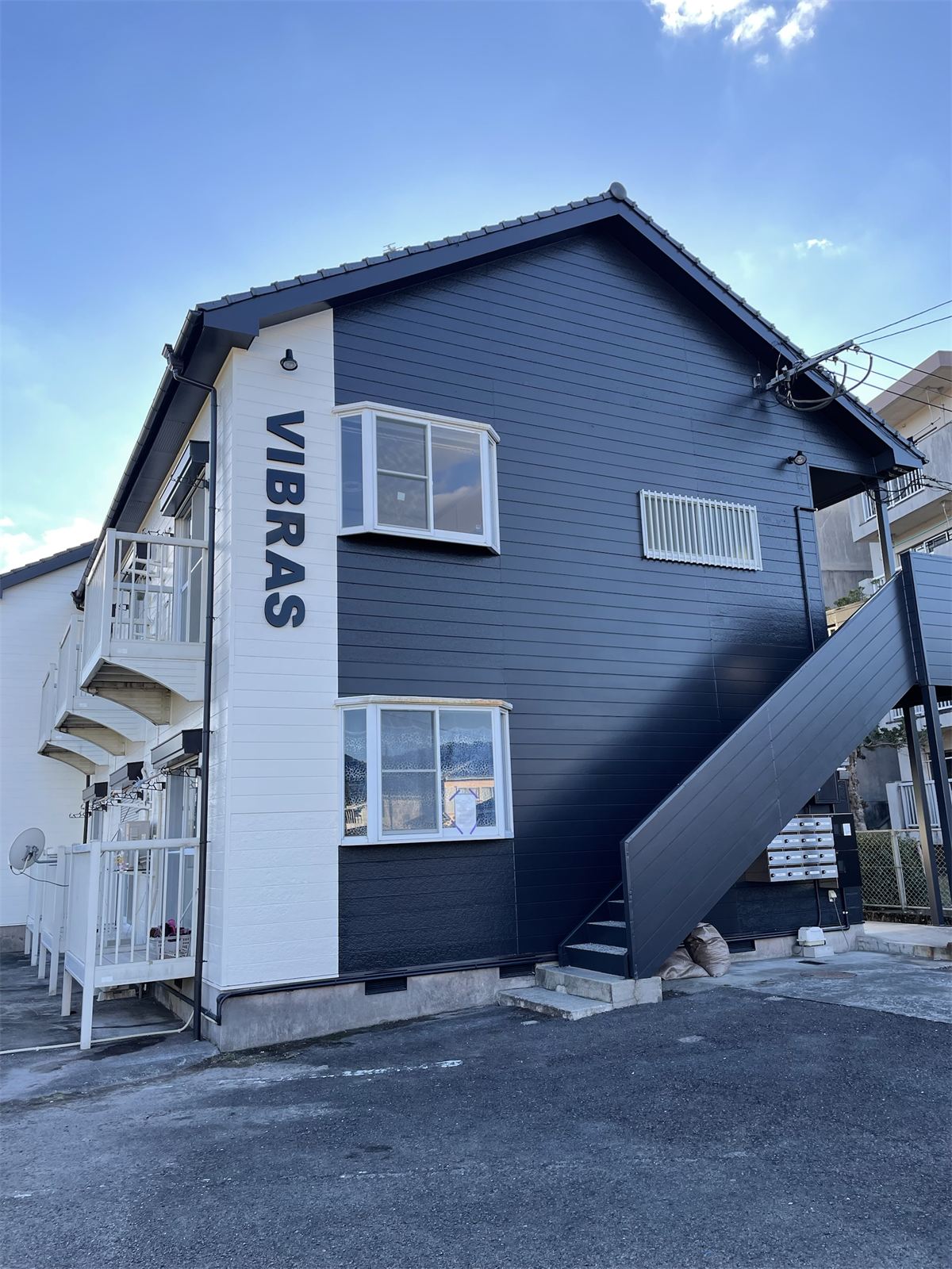 VIBRAS（霧島市 国分清水）の昼の外観